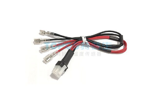 Temperature sensor for distribution box